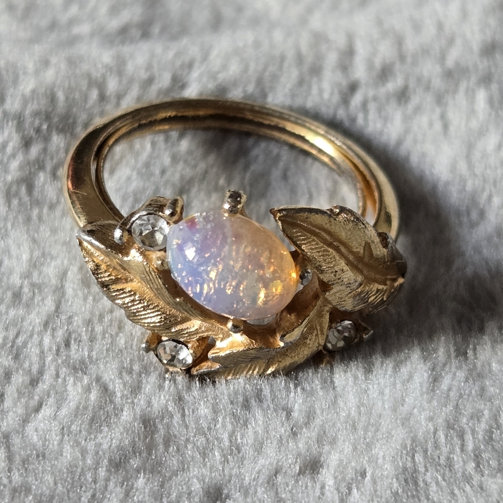 Elegant Gold Opal Ring with Leaf Avon Design